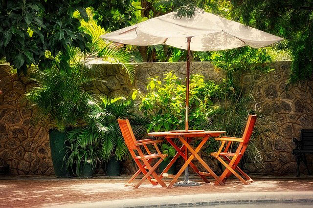 Terrasse sommerlich gestalten