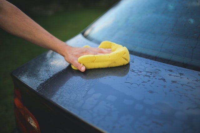 Auto waschen Frühling Flecken entfernen